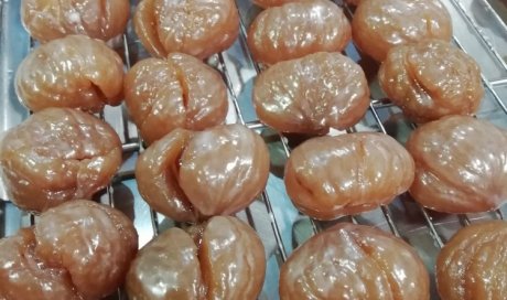 Marrons glacés faits maison à la chocolaterie à Bandol